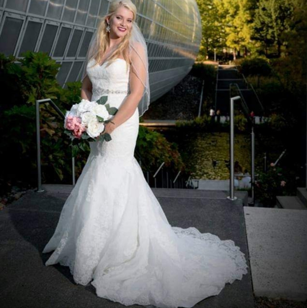Wedding dress - size 10 fits like size 8